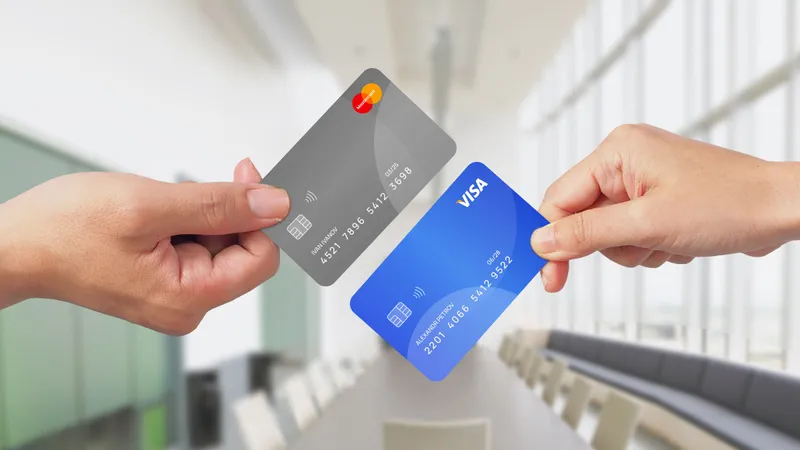 Как получить карту VISA или MasterCard в России: пошаговая инструкция