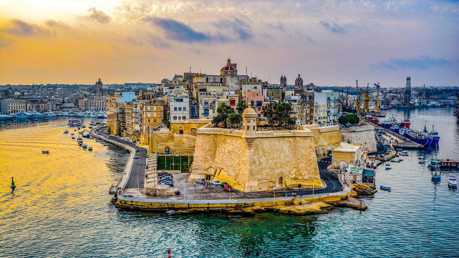 Открыв компанию на Мальте, предприниматель может оформить криптолицензию.
