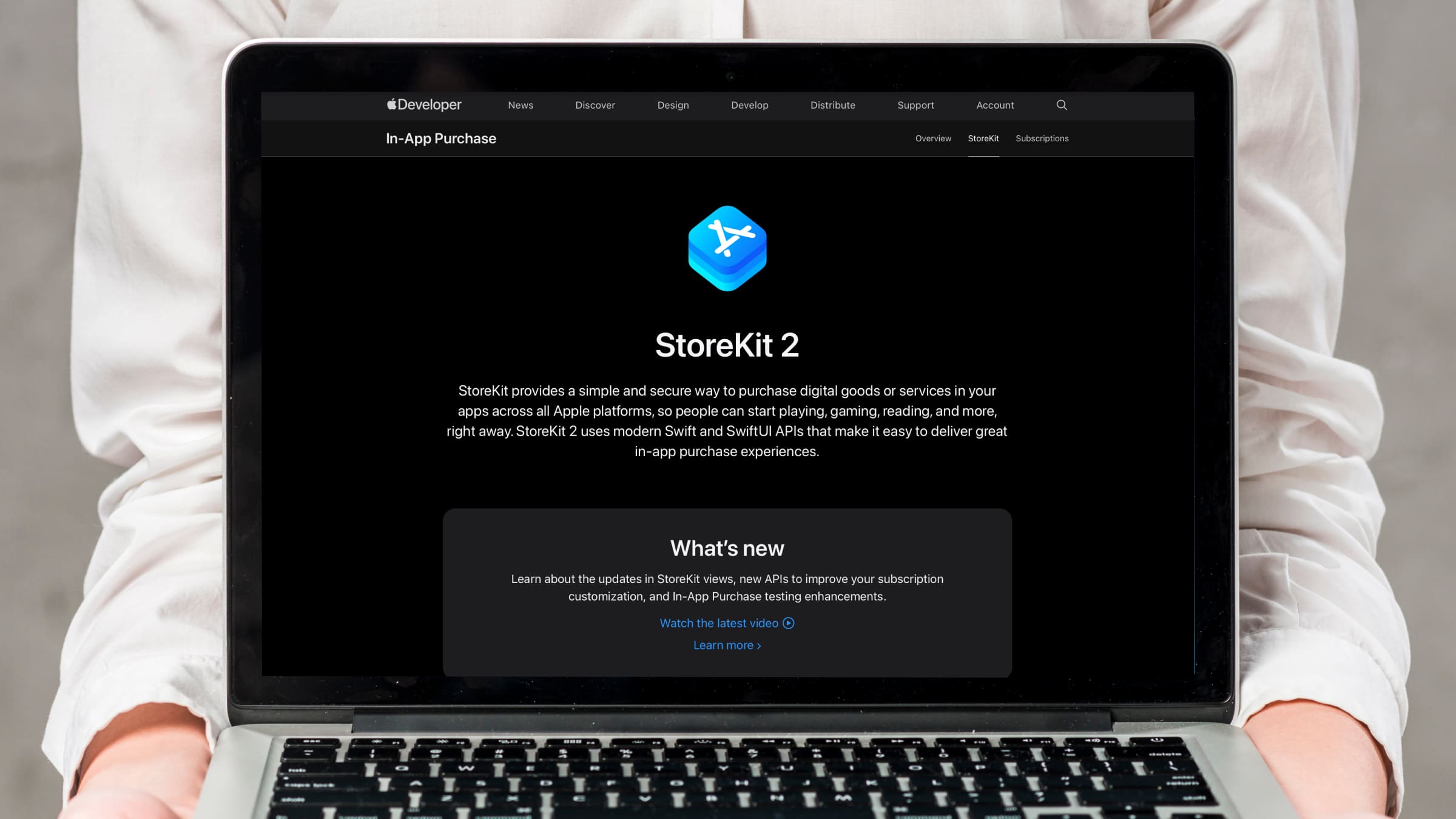 StoreKit используется в коде для реализации и управления In-App покупками в приложении.