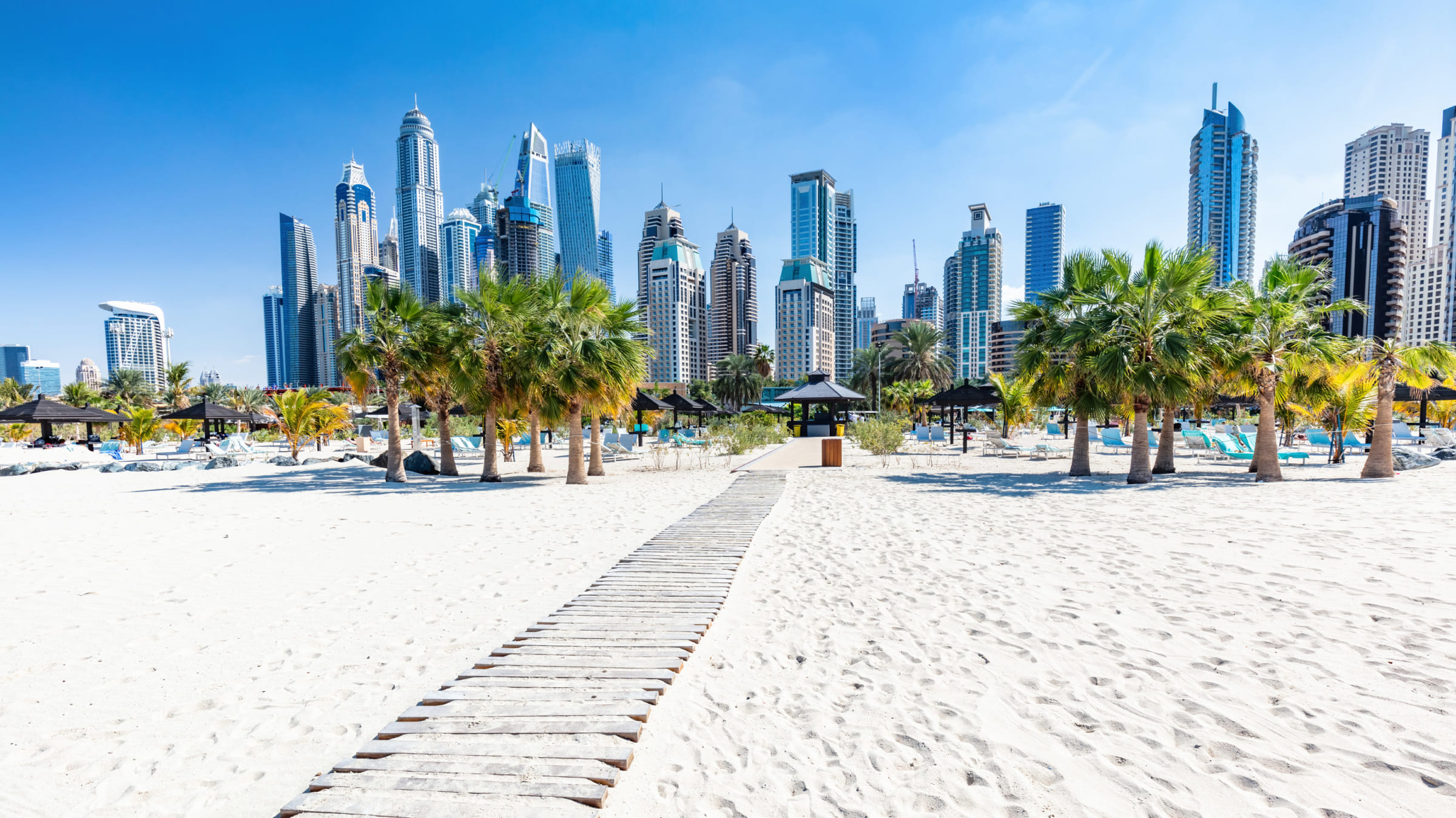 Летний отпуск в Дубае — это яркое солнце, роскошные отели и множество развлечений на любой вкус.