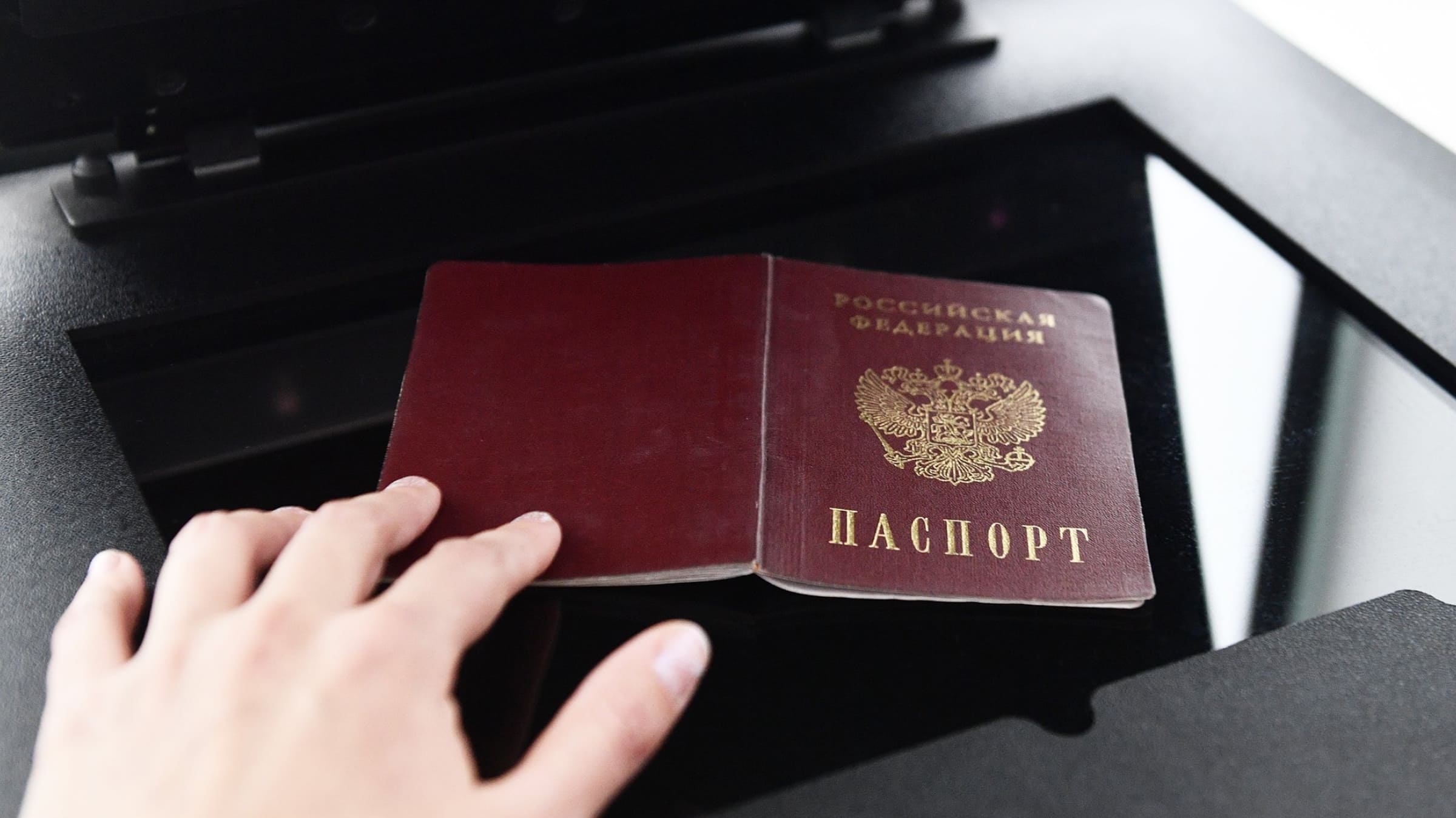 Для получения иностранной карты нужен несложный пакет документов