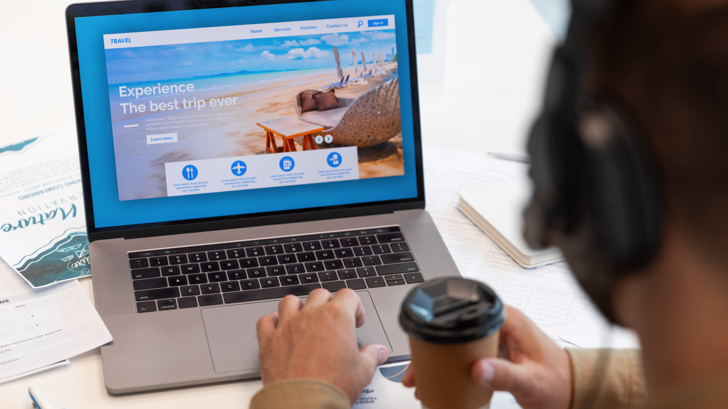 Сайты помогают быстро находить информацию, сравнивать варианты и планировать поездки.