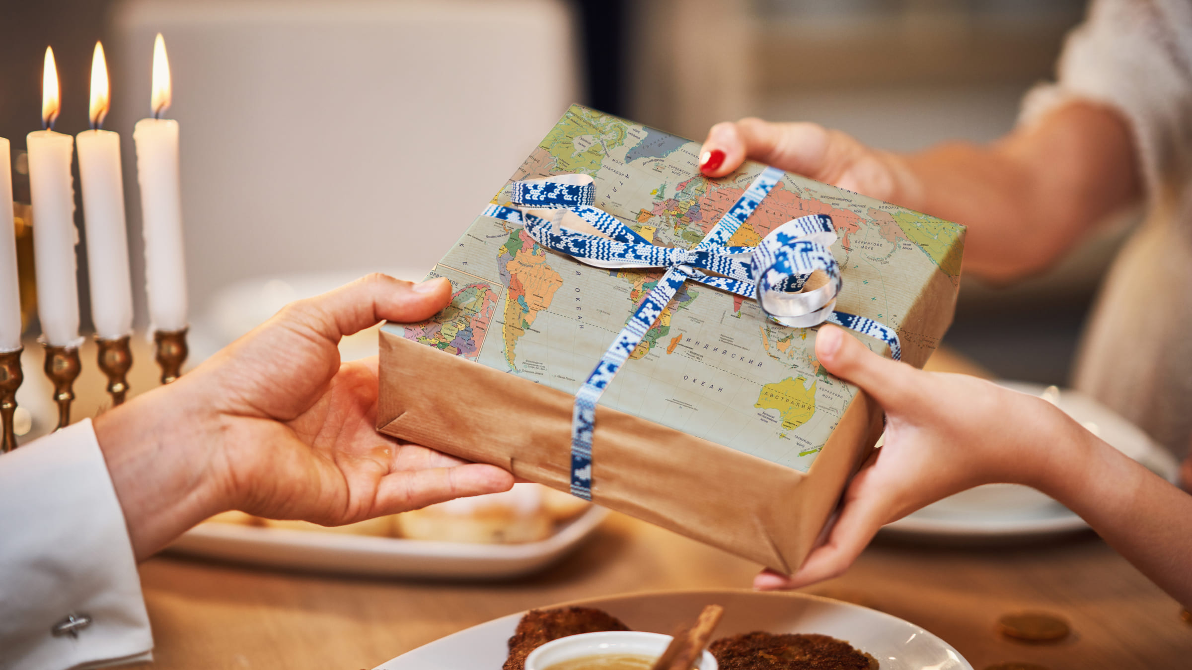 Хороший подарок для туриста помогает путешествовать с удобством и оставляет приятные воспоминания.