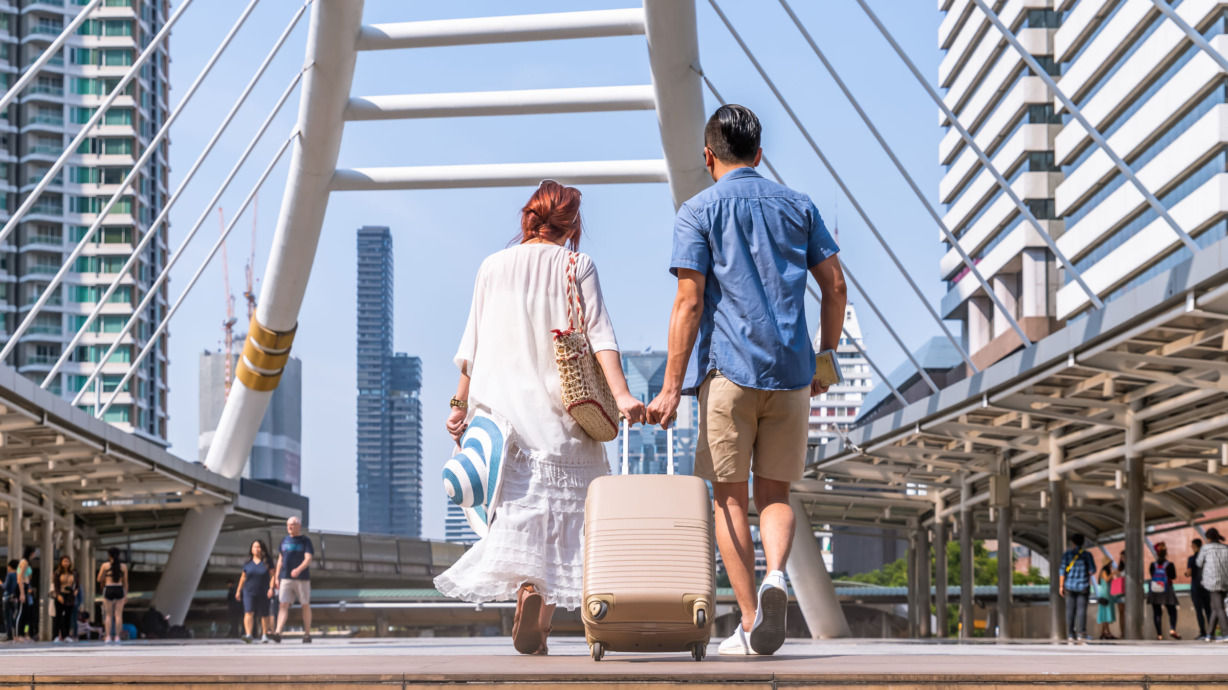 Отдых в Дубае сочетает роскошную атмосферу, теплое море и впечатляющие современные достопримечательности. 