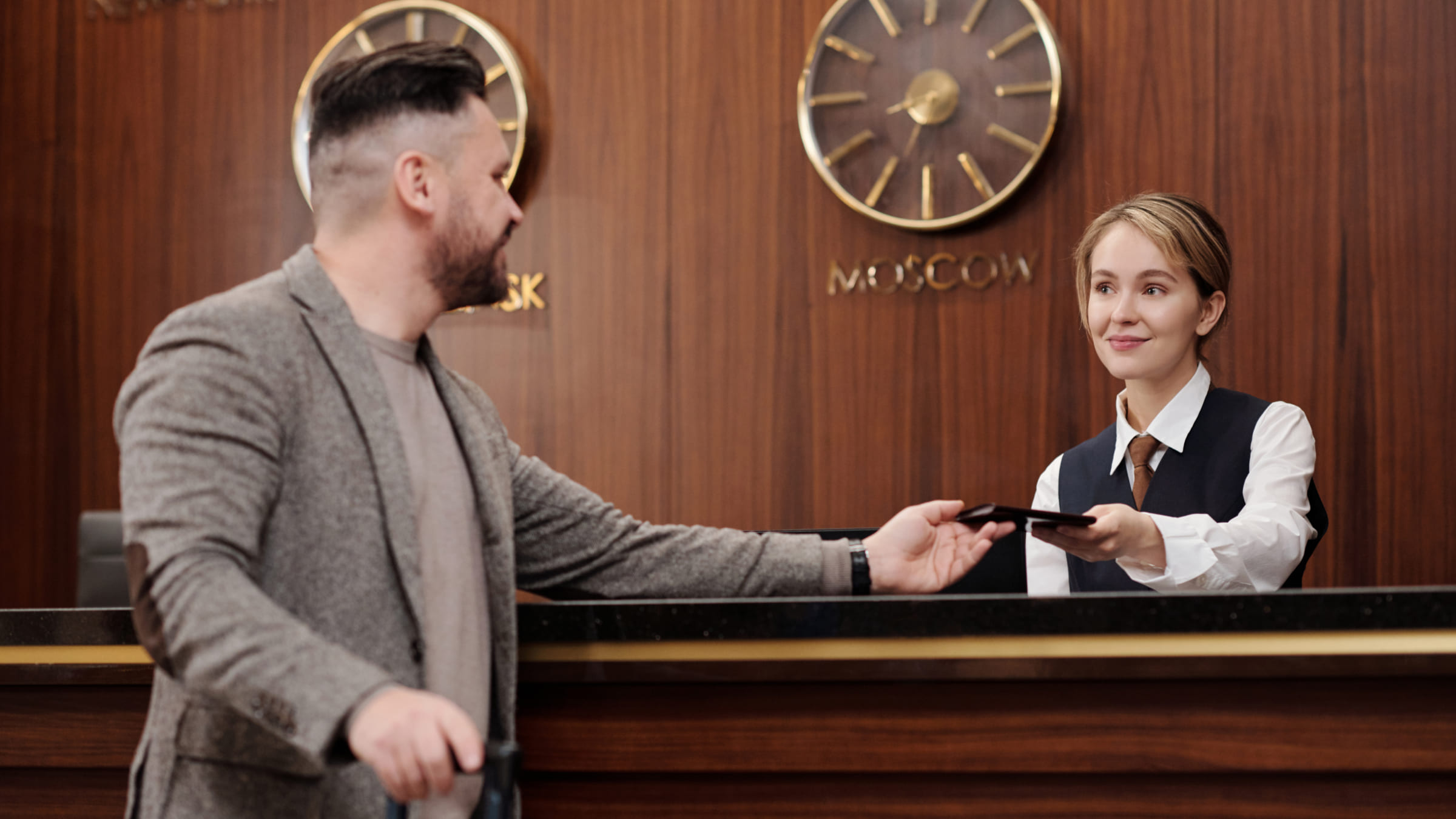 При заселении в зарубежные отели нередко требуется подтверждение оплаты или депозита.