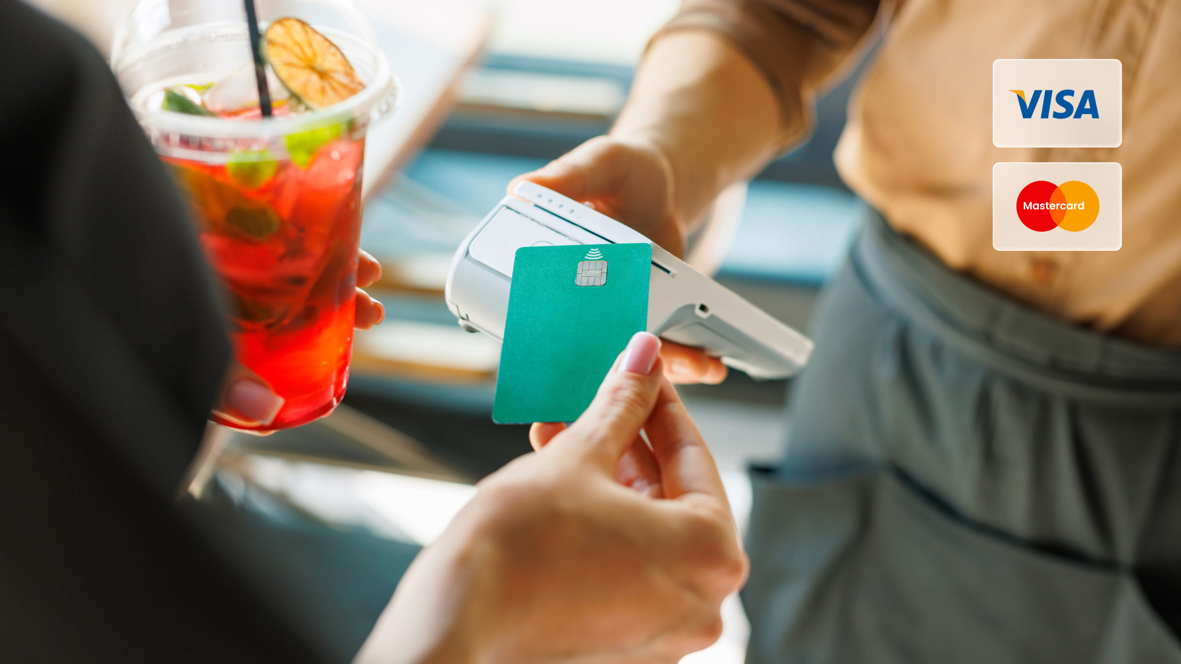 Международные карты удобнее для поездок и покупок за границей.