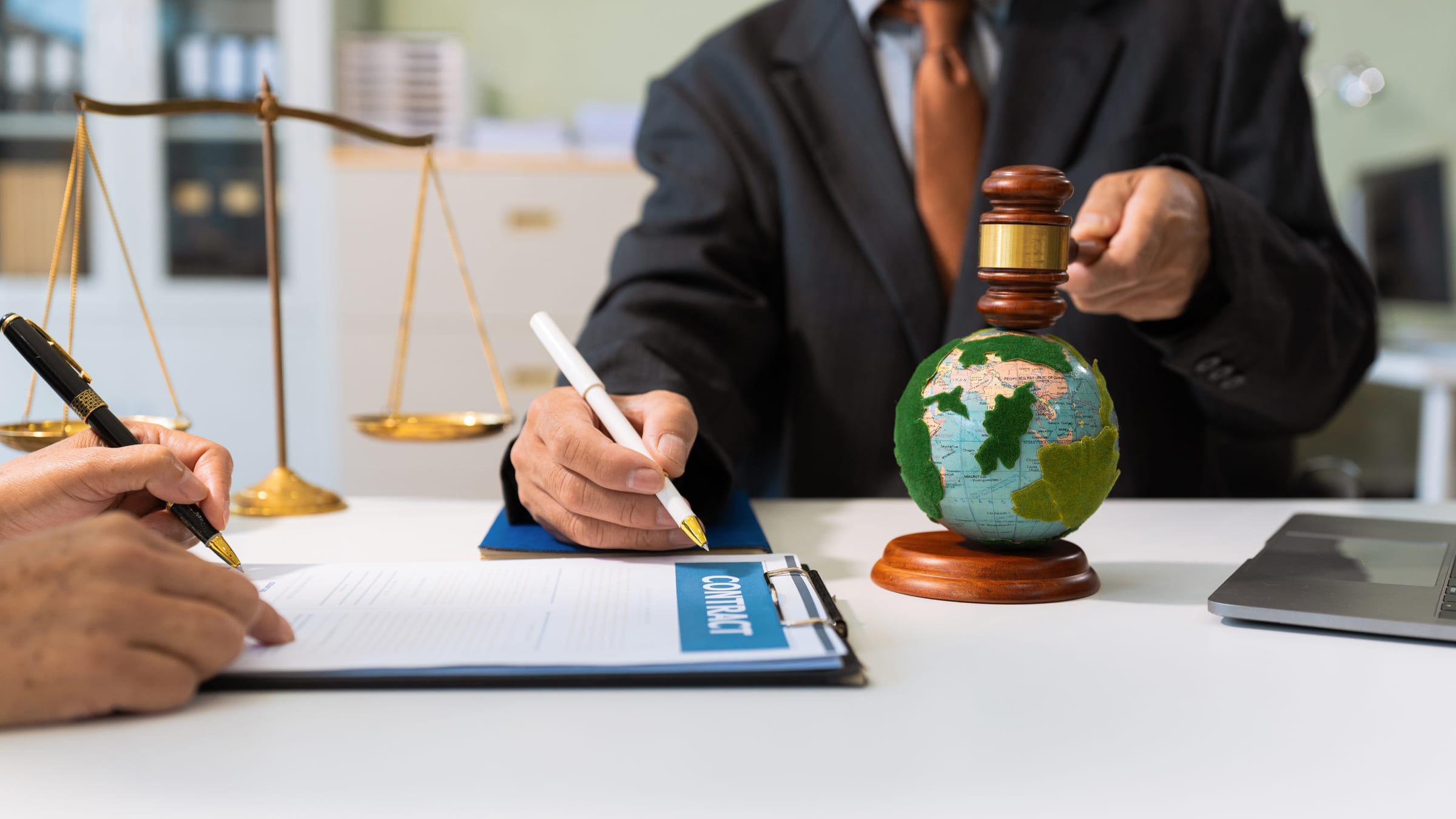 Открытие компании за границей позволяет начать собственный международный бизнес.