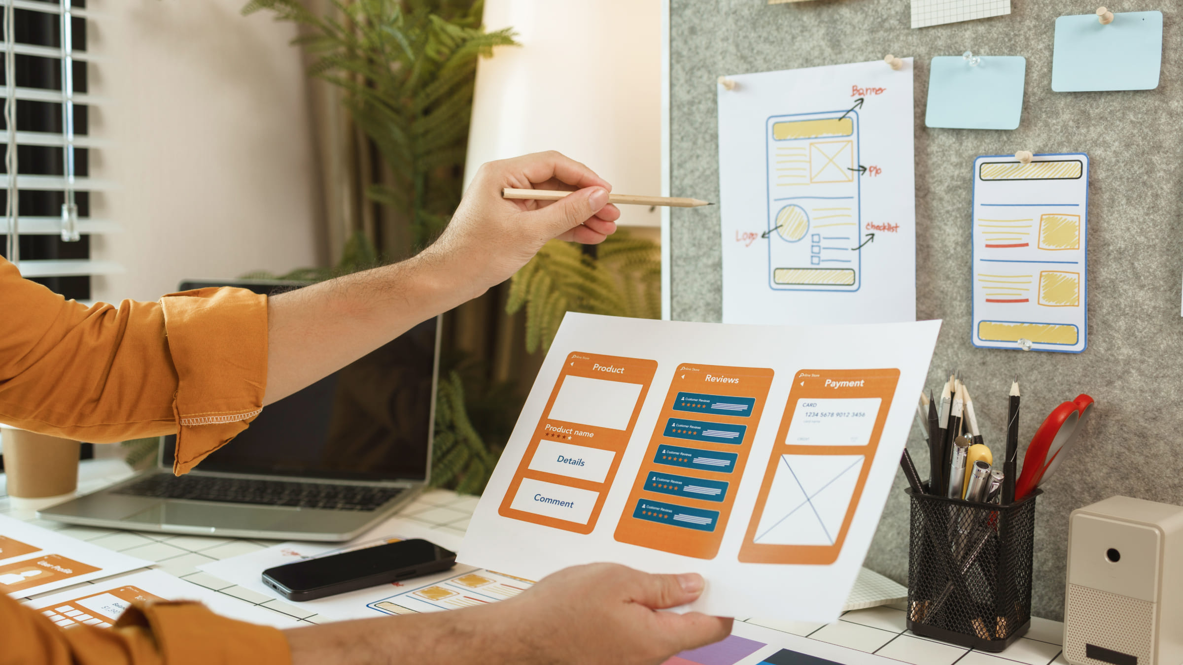 Конструкторы и CMS упрощают запуск сайта и базовую настройку приема платежей.