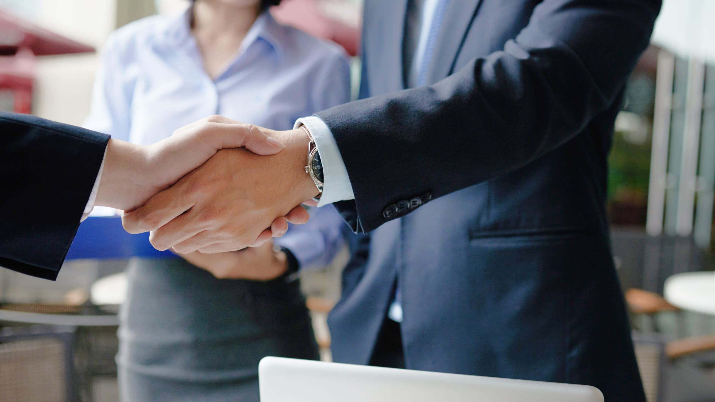 Покупка готового бизнеса — это передача акций между старым и новым владельцем.