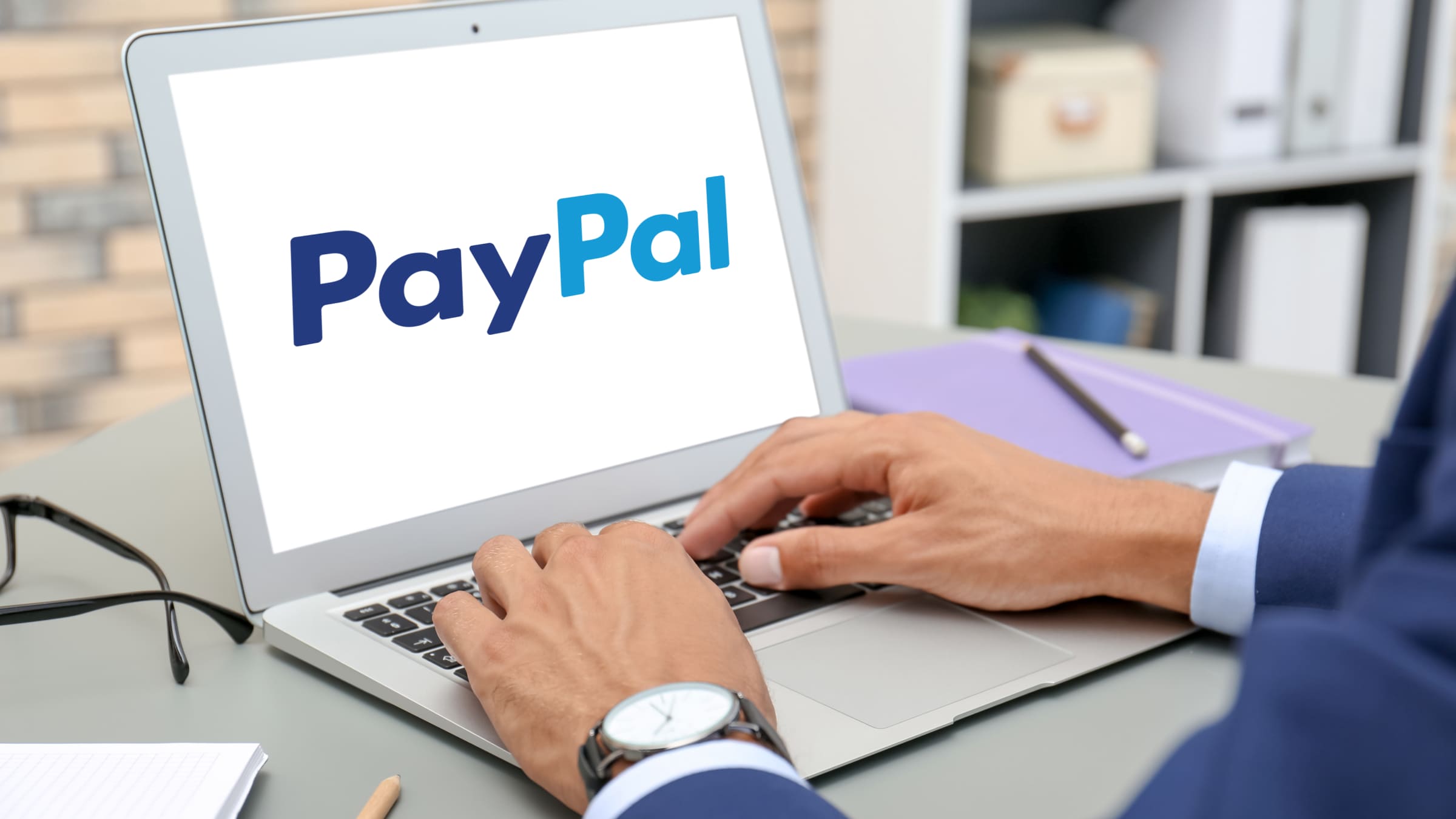 Среди предпринимателей из России и других стран СНГ PayPal пользуется плохой репутацией, связанной с такими частыми проблемами как блокировка аккаунта и заморозка средств