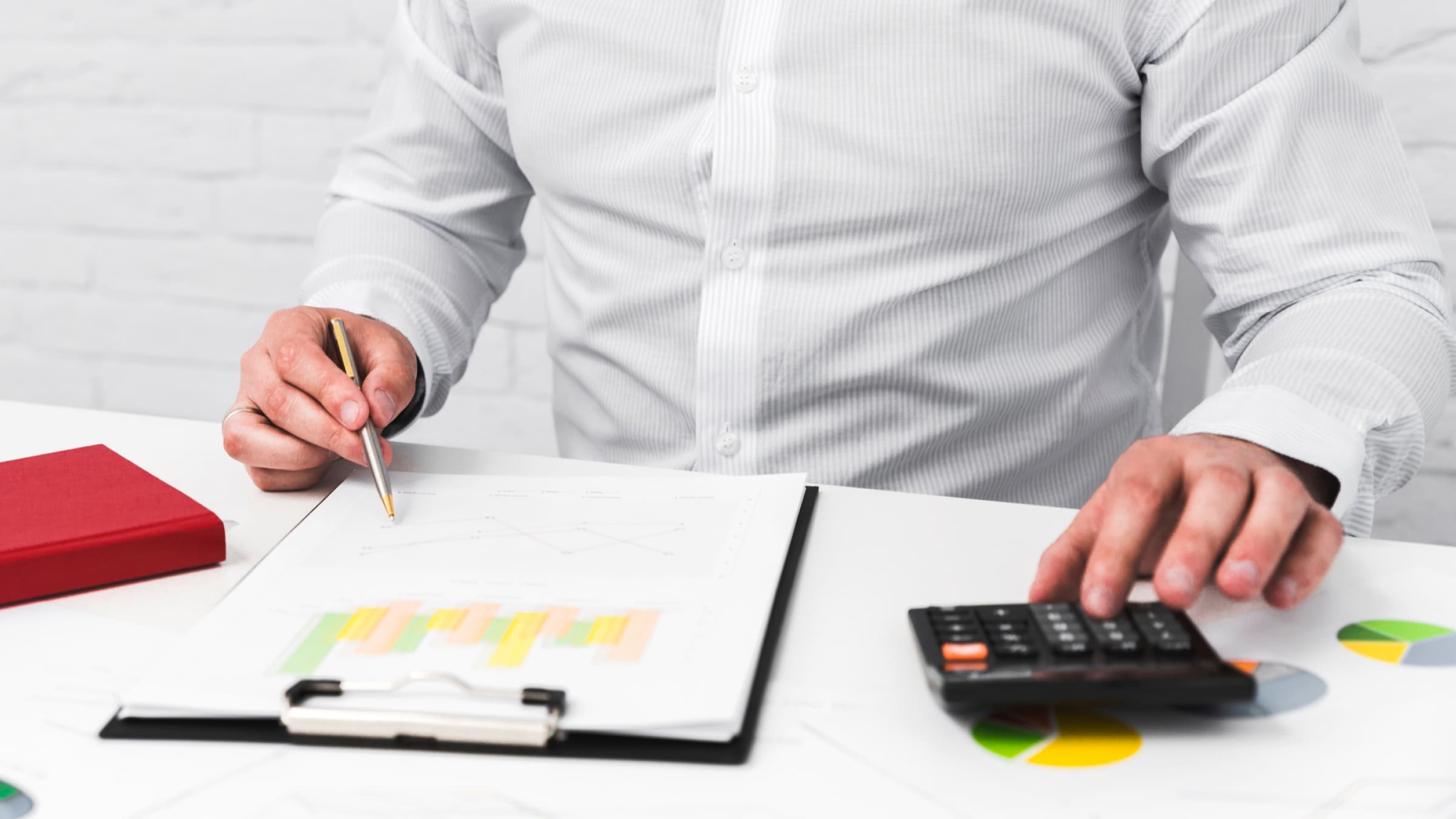 В чем разница между уклонением от налогов и оптимизацией? Уклонение является преступлением, а оптимизация не противоречит закону.