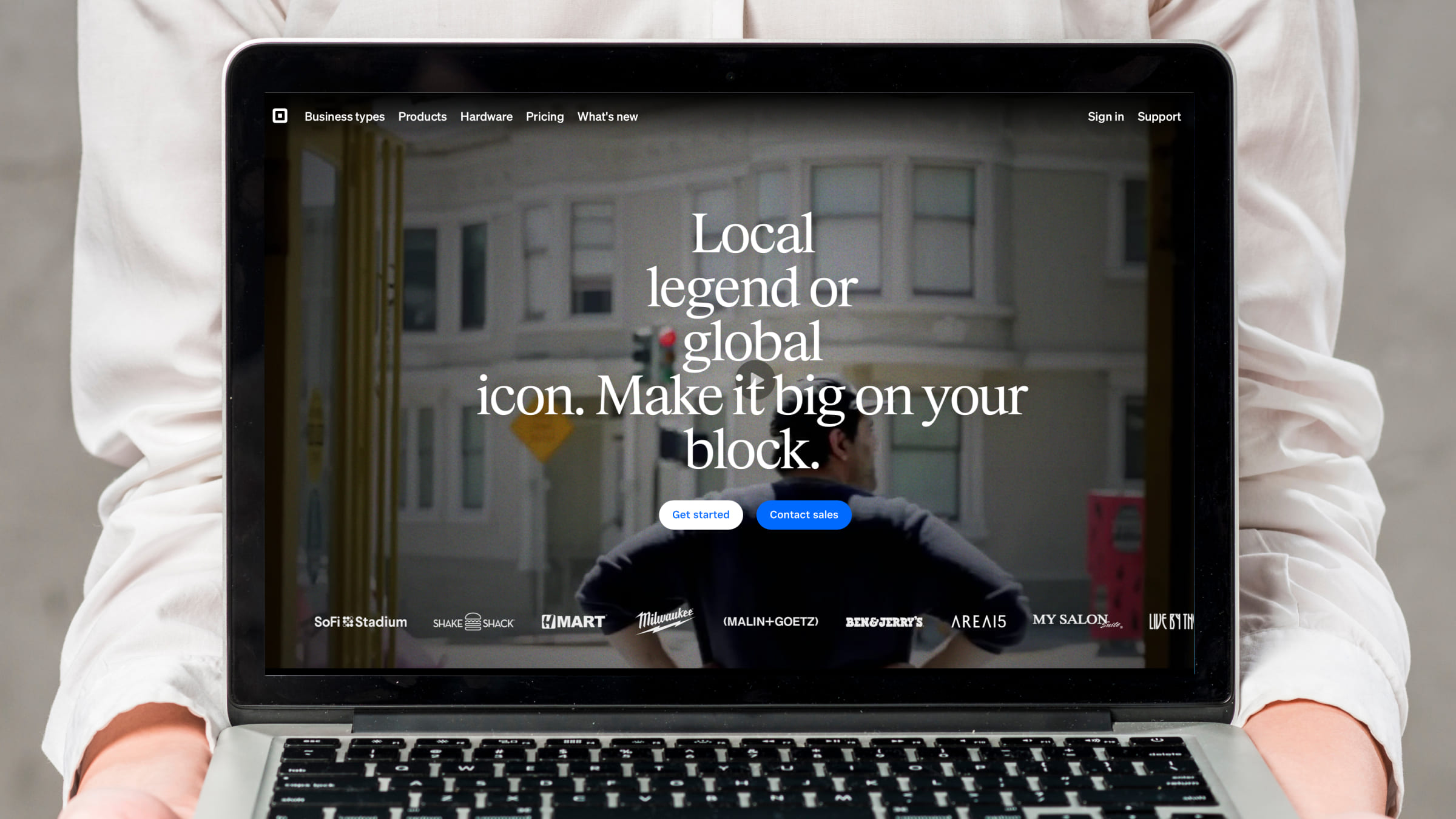 Square предоставляет услугу международных платежей для онлайн и офлайн бизнеса