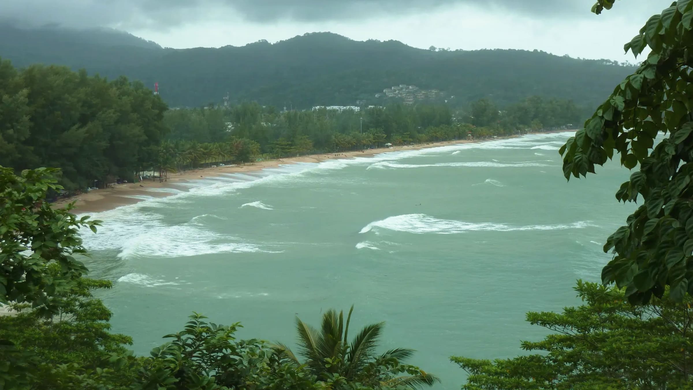 В сезон дождей в Таиланде тропические ливни идут почти каждый день.