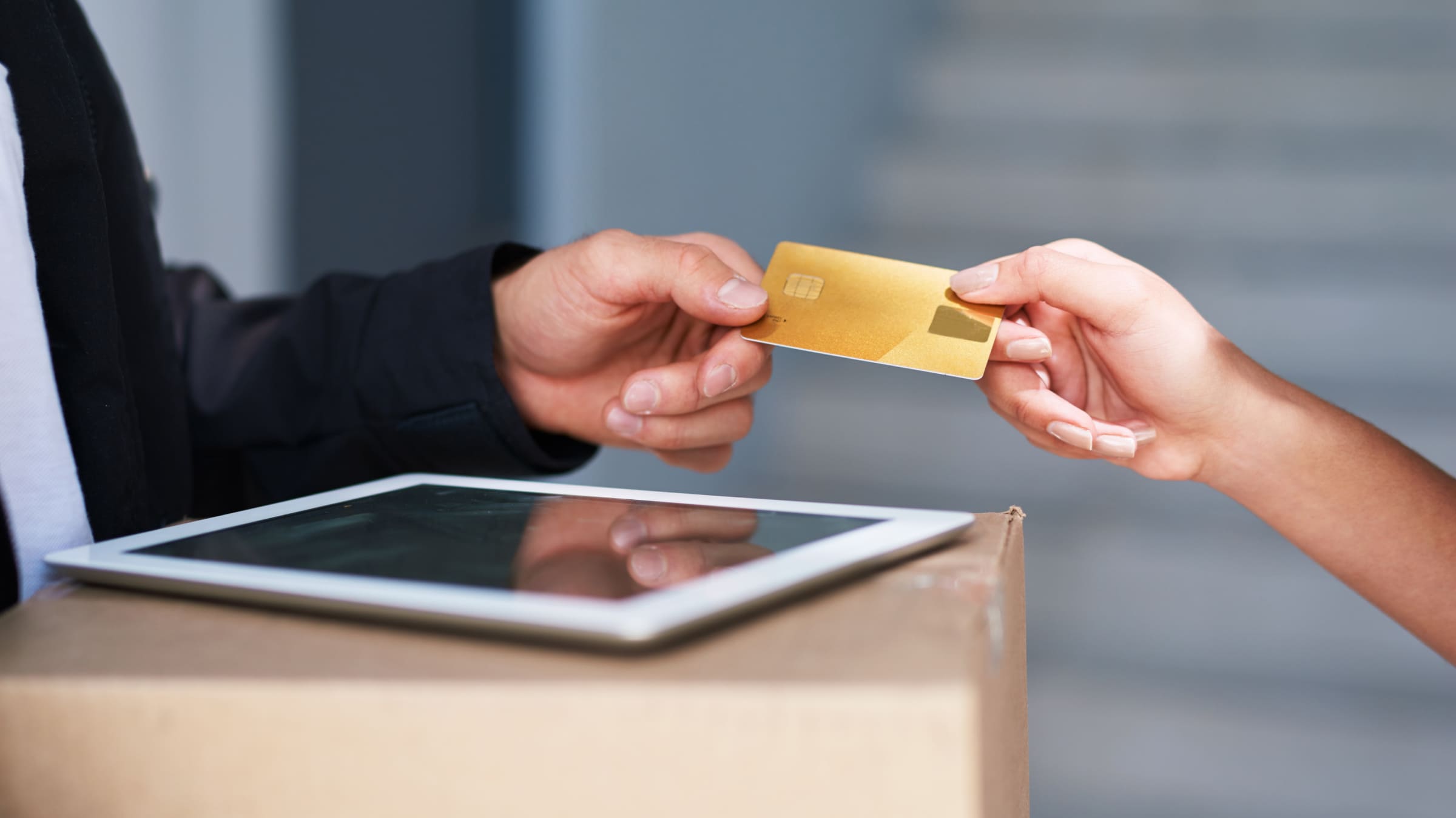 Иностранную карту можно оформить удаленно через Easy Payments.