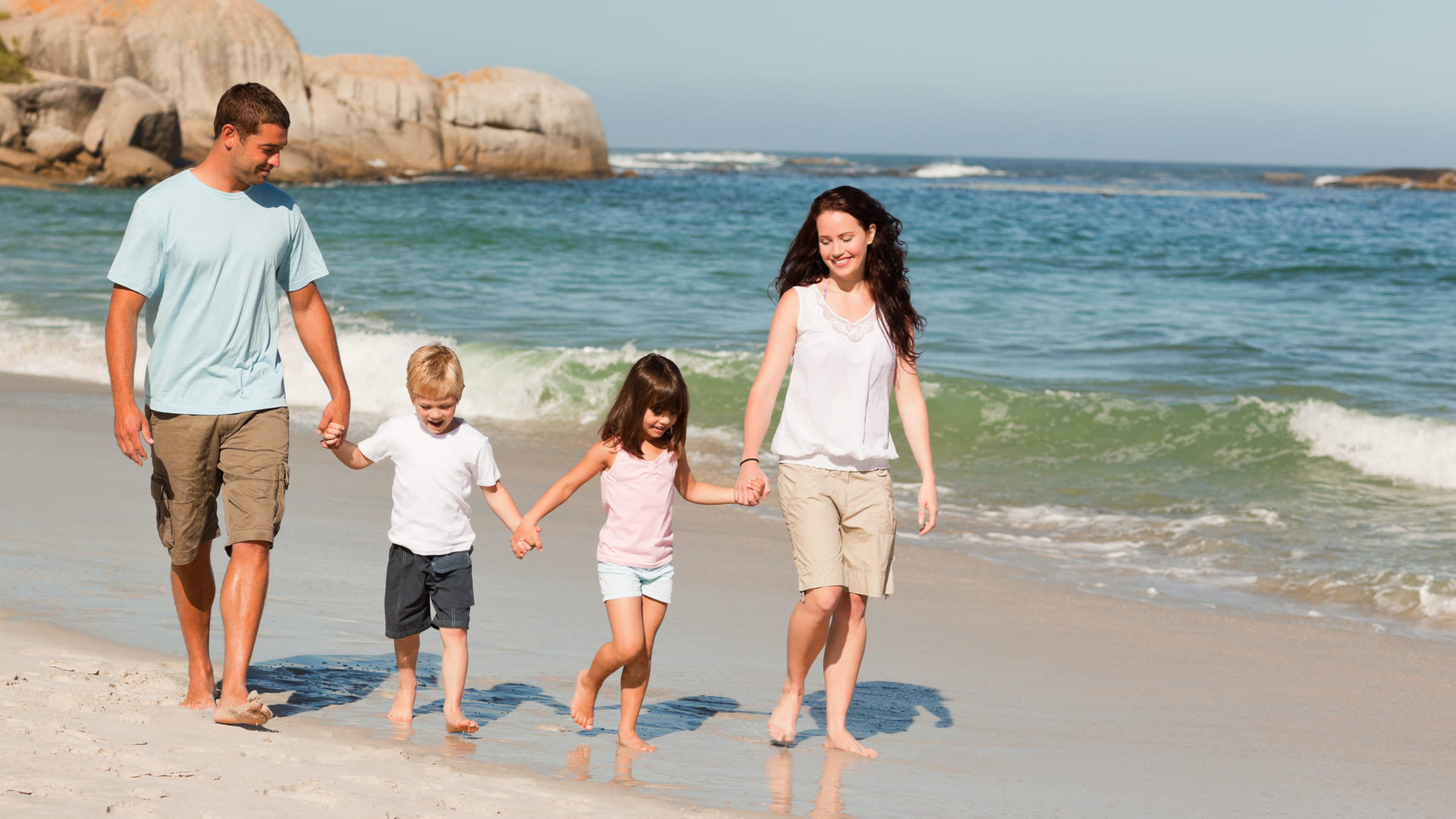 Путешествие с ребенком за границу — это новые впечатления и совместные открытия.