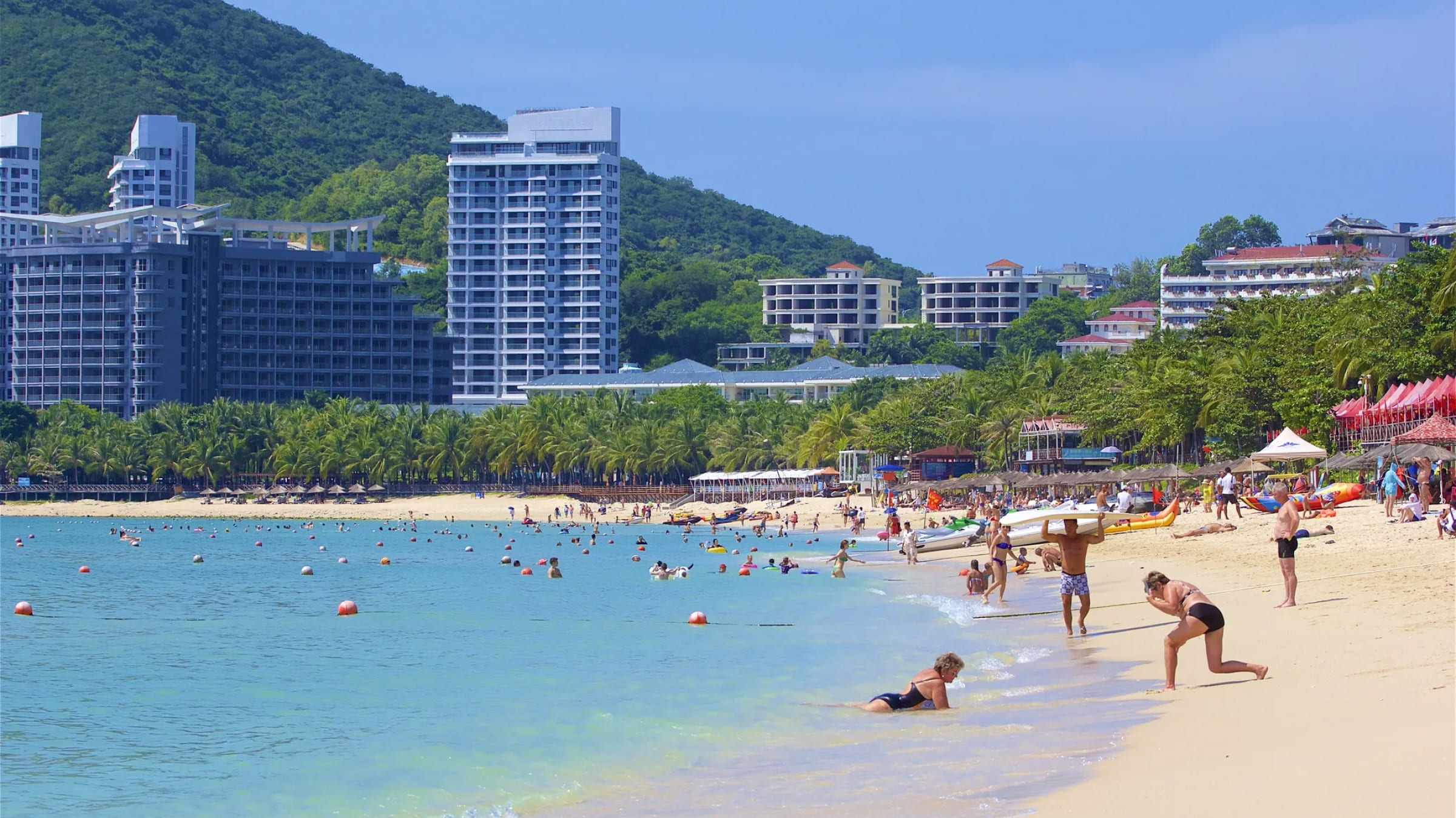 В Китае популярен в том числе отдых на море