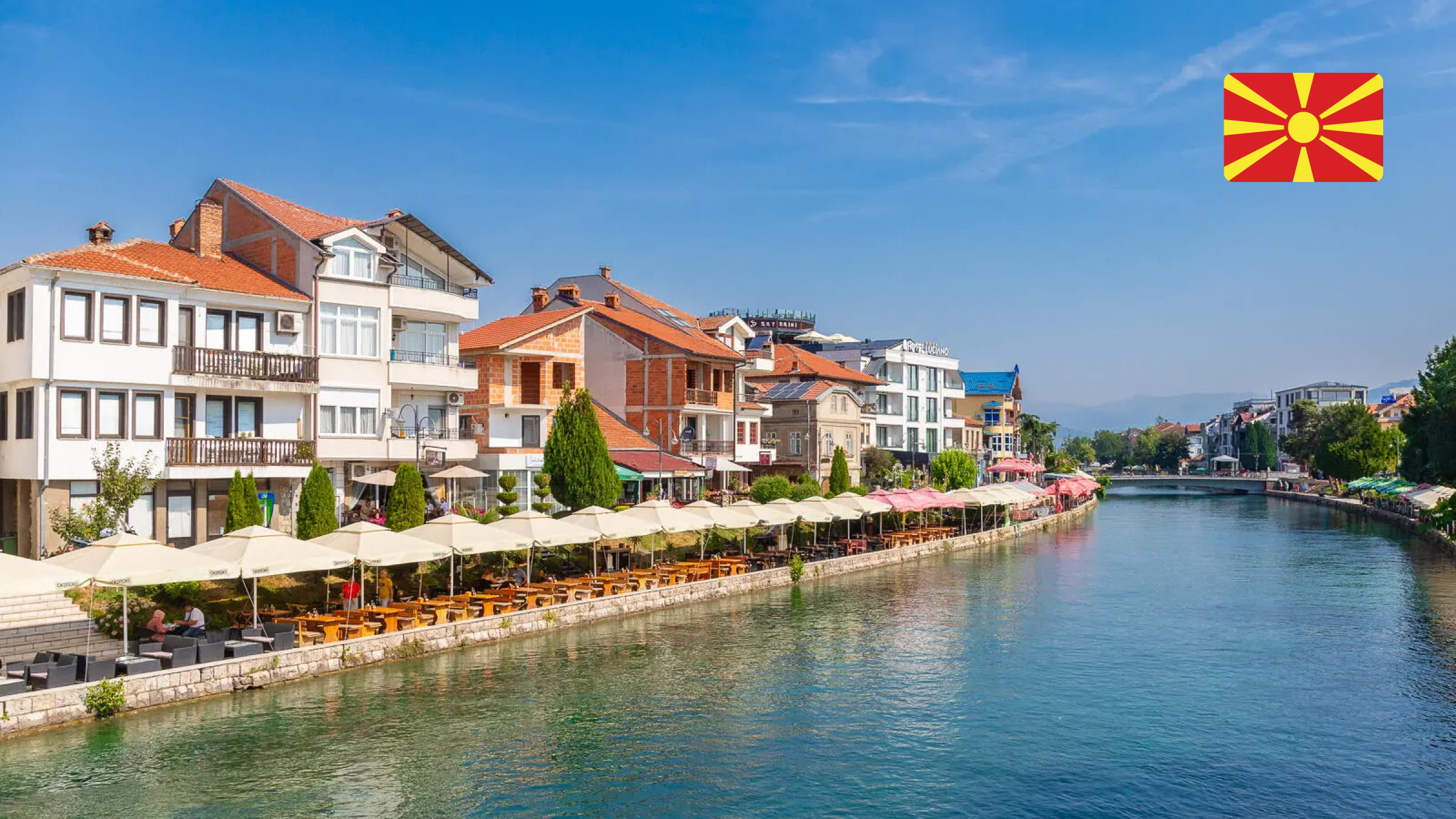 Северная Македония: древняя вода, горы и старинные монастыри на берегу.